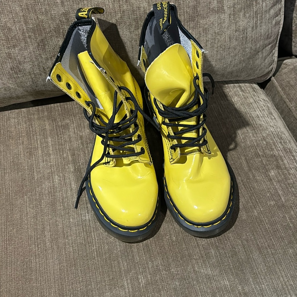 Vintage Yellow Patent Leather Dr Martens - The Original - Size 8 - 11821